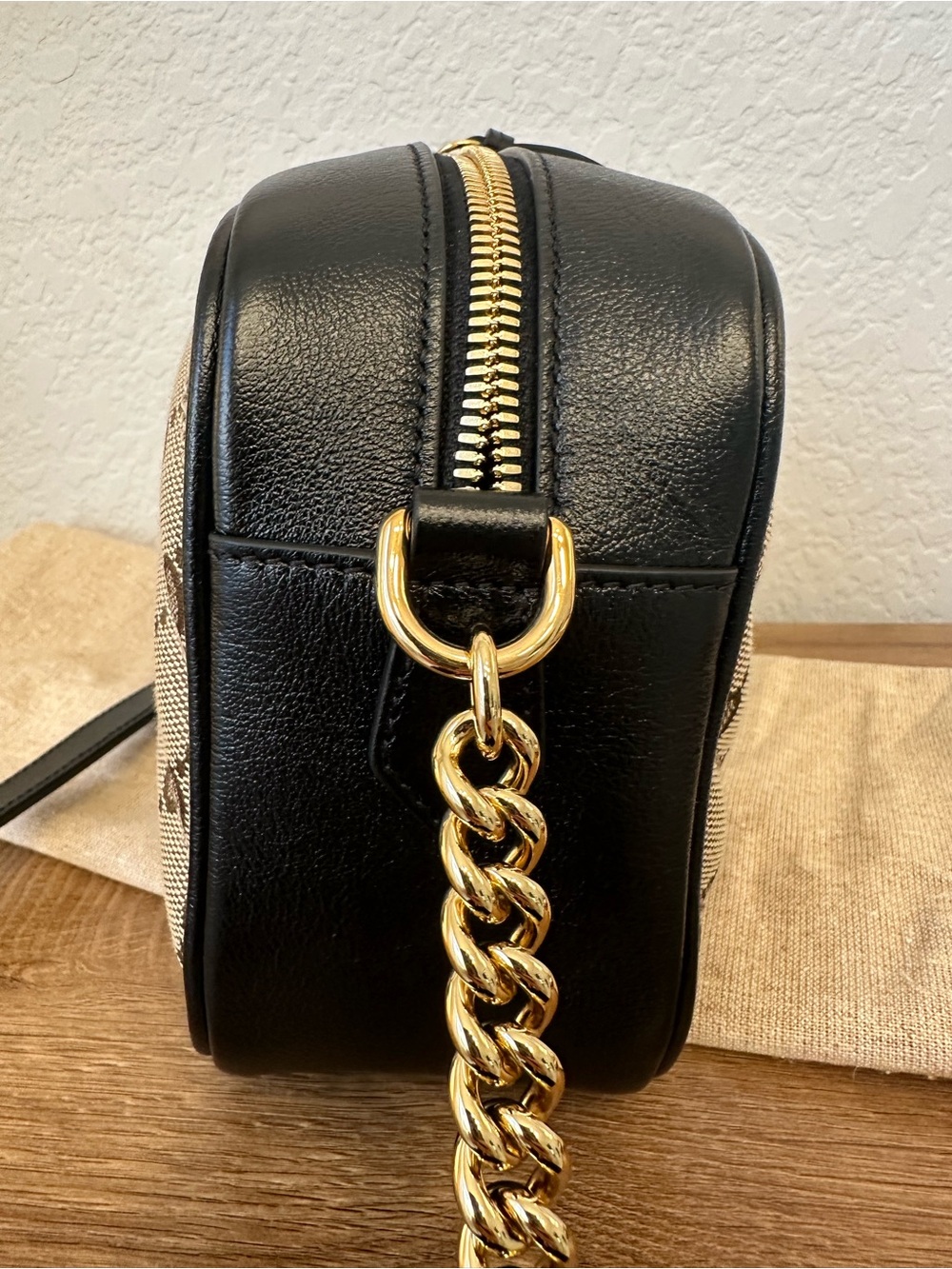Gucci Beige GG Supreme Canvas Camera Bag with Black Trim - Picture 9 of 16